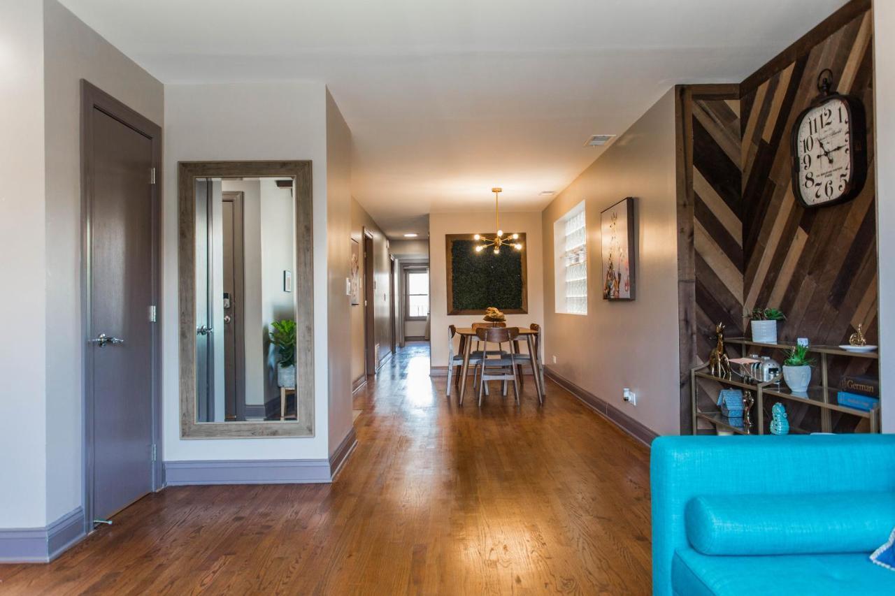 Chambre Lit Queen-Size avec Salle de Bains Commune